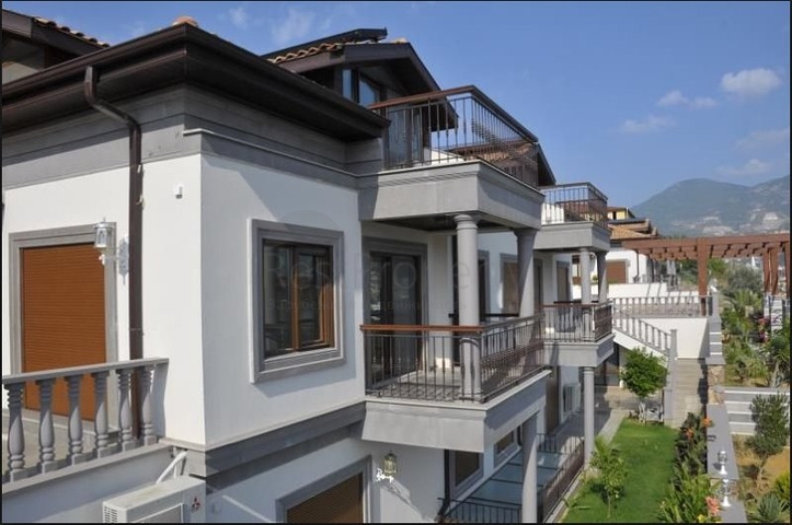 فيلات الرفاهية في مدينة ألانيا بالقرب من القلعة 