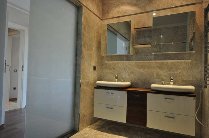 فيلات الرفاهية في مدينة ألانيا بالقرب من القلعة 