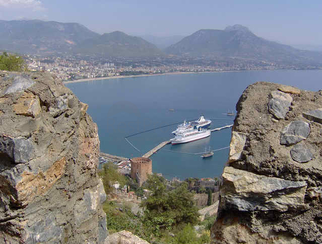 فيلات الرفاهية في مدينة ألانيا بالقرب من القلعة 