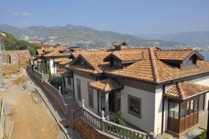 فيلات الرفاهية في مدينة ألانيا بالقرب من القلعة 