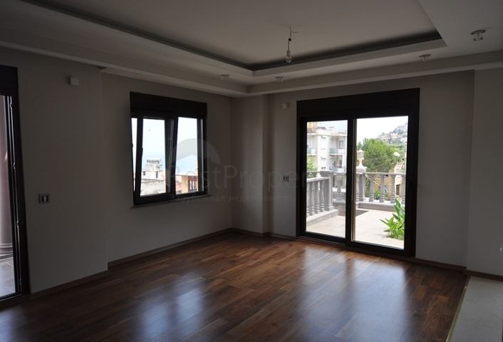 فيلات الرفاهية في مدينة ألانيا بالقرب من القلعة 