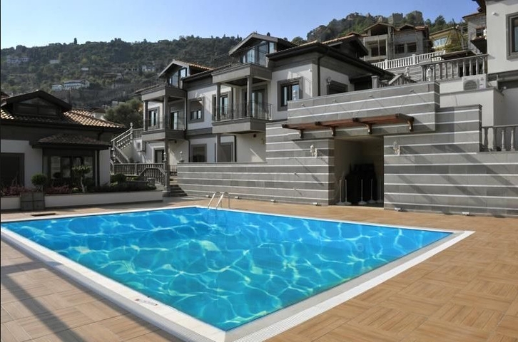 فيلات الرفاهية في مدينة ألانيا بالقرب من القلعة 