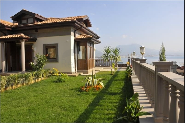 فيلات الرفاهية في مدينة ألانيا بالقرب من القلعة 