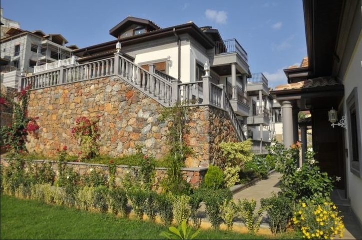 فيلات الرفاهية في مدينة ألانيا بالقرب من القلعة 