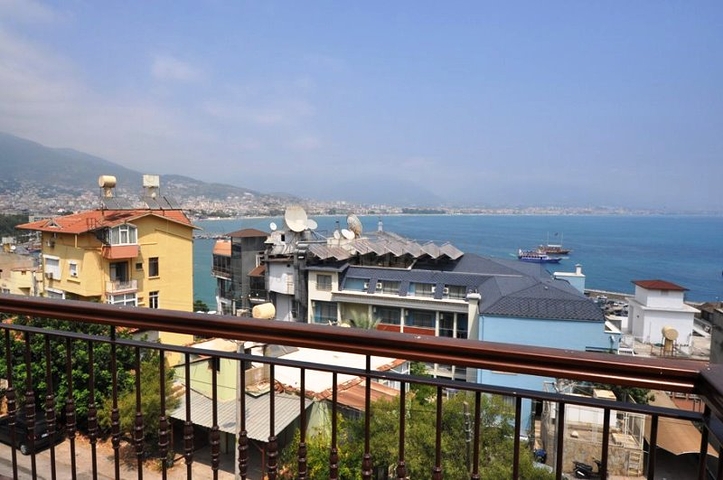 فيلات الرفاهية في مدينة ألانيا بالقرب من القلعة 