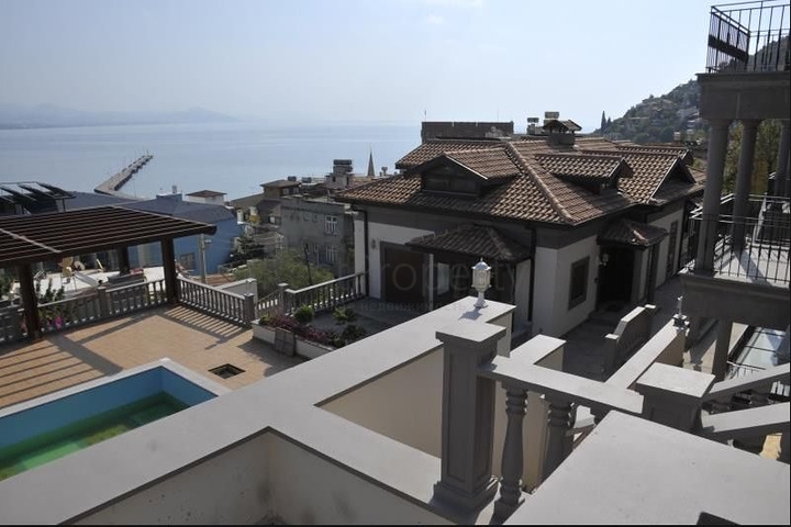 فيلات الرفاهية في مدينة ألانيا بالقرب من القلعة 