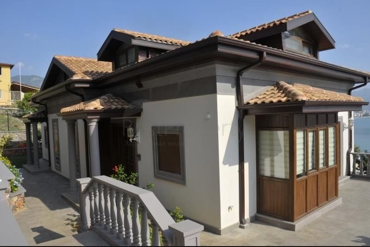 فيلات الرفاهية في مدينة ألانيا بالقرب من القلعة 