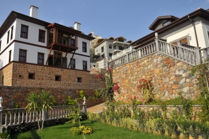 فيلات الرفاهية في مدينة ألانيا بالقرب من القلعة 