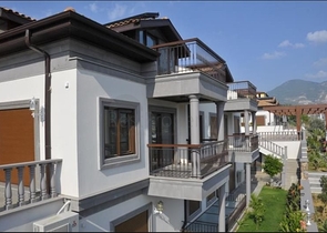 فيلات الرفاهية في مدينة ألانيا بالقرب من القلعة 