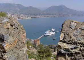 فيلات الرفاهية في مدينة ألانيا بالقرب من القلعة 