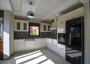 فيلات الرفاهية في مدينة ألانيا بالقرب من القلعة 