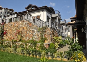 فيلات الرفاهية في مدينة ألانيا بالقرب من القلعة 