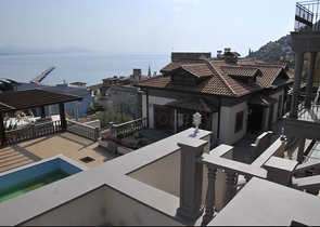 فيلات الرفاهية في مدينة ألانيا بالقرب من القلعة 