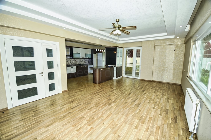 شقة 4 + 1 في حي سيتيلر أنطاليا 