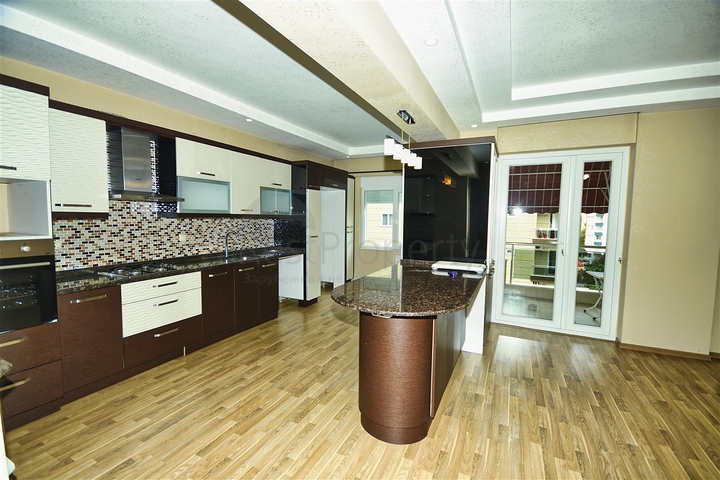 شقة 4 + 1 في حي سيتيلر أنطاليا 