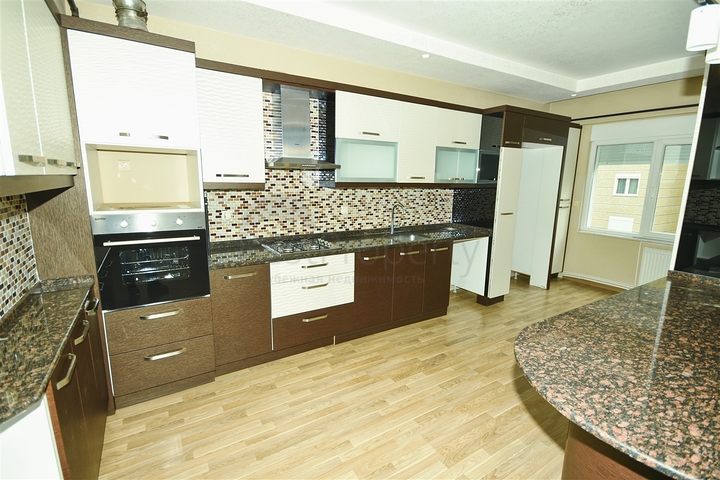 شقة 4 + 1 في حي سيتيلر أنطاليا 