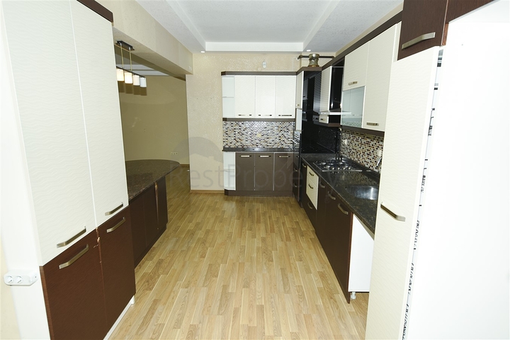 شقة 4 + 1 في حي سيتيلر أنطاليا 