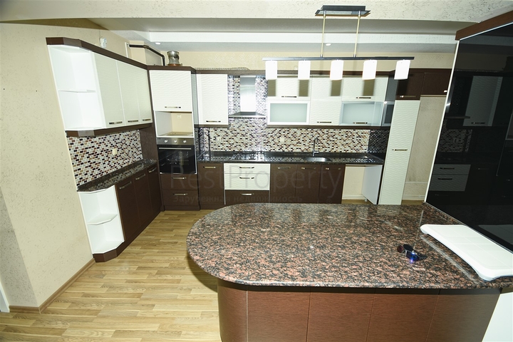 شقة 4 + 1 في حي سيتيلر أنطاليا 