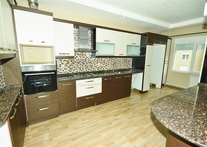 شقة 4 + 1 في حي سيتيلر أنطاليا 