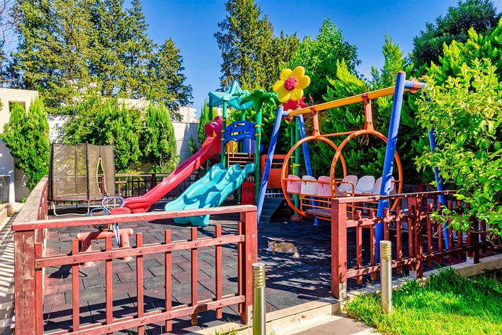 شقة دوبلكس 4 + 1 في حي زيومريوت - أنطاليا 