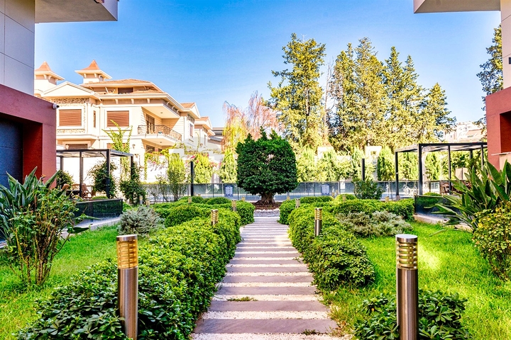 شقة دوبلكس 4 + 1 في حي زيومريوت - أنطاليا 