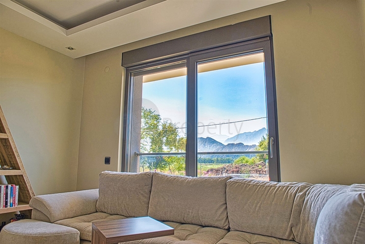 شقة دوبلكس 4 + 1 في حي زيومريوت - أنطاليا 