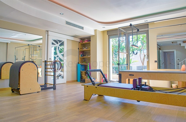 شقة دوبلكس 4 + 1 في حي زيومريوت - أنطاليا 