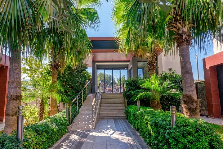 شقة دوبلكس 4 + 1 في حي زيومريوت - أنطاليا 