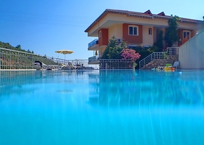 شقق و بنتهاوس بإطلالات بانورامية ساحرة على البحر في منطقة كارجي جاك من ألانيا