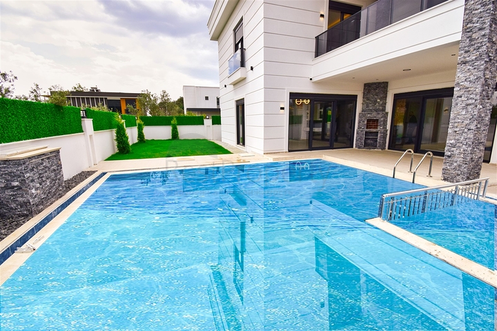 فيلا 5+1 في دوشيمالتي-منطقة أنطاليا 