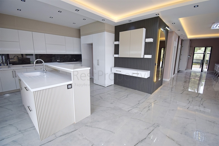 فيلا 5+1 في دوشيمالتي-منطقة أنطاليا 