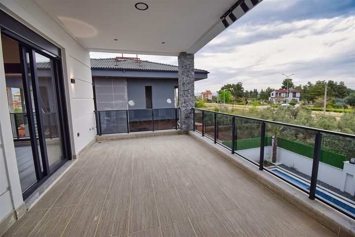 فيلا 5+1 في دوشيمالتي-منطقة أنطاليا 