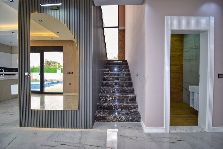 فيلا 5+1 في دوشيمالتي-منطقة أنطاليا 