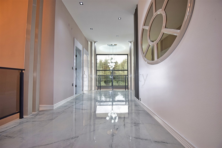 فيلا 5+1 في دوشيمالتي-منطقة أنطاليا 