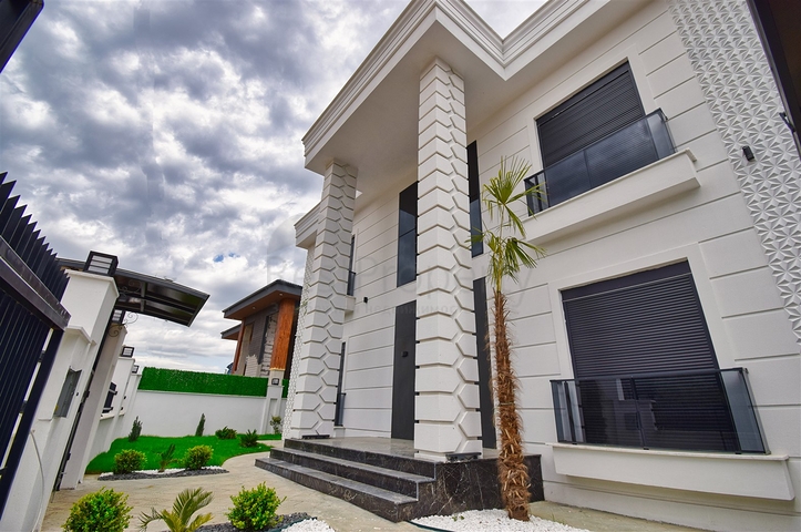 فيلا 5+1 في دوشيمالتي-منطقة أنطاليا 