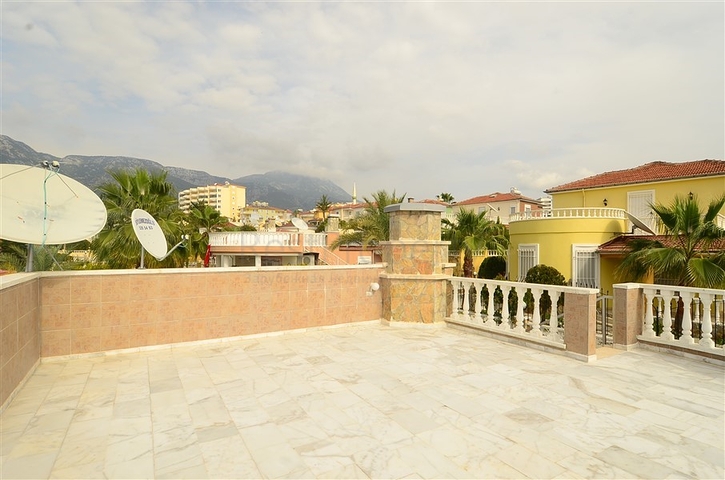 فيلا مع مسبح في محمودلار