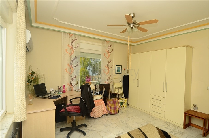 فيلا مع مسبح في محمودلار