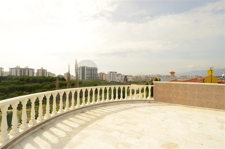 فيلا مع مسبح في محمودلار