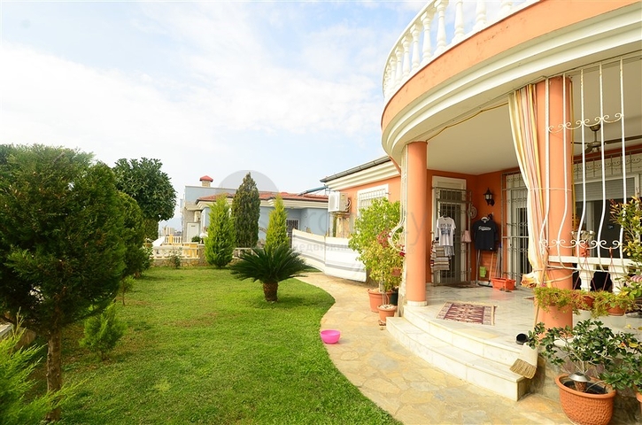 فيلا مع مسبح في محمودلار