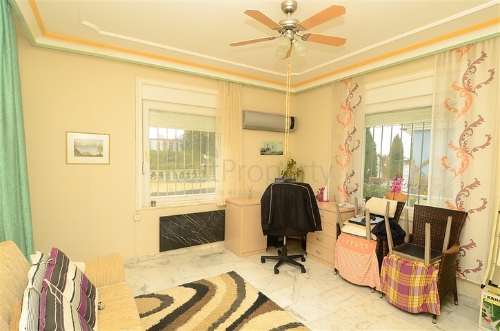 فيلا مع مسبح في محمودلار