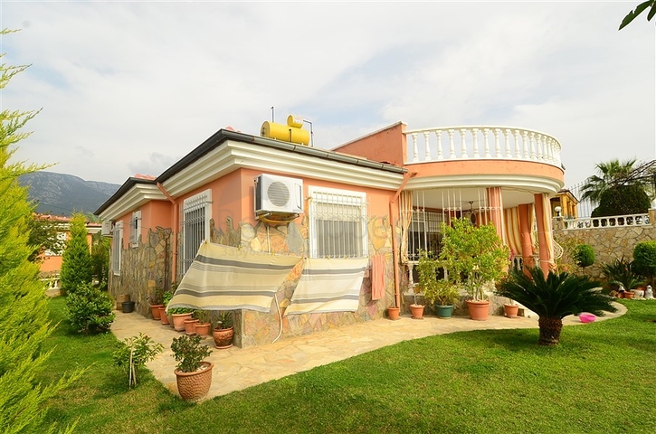 فيلا مع مسبح في محمودلار