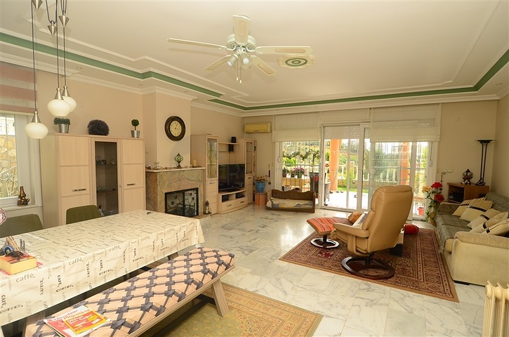 فيلا مع مسبح في محمودلار