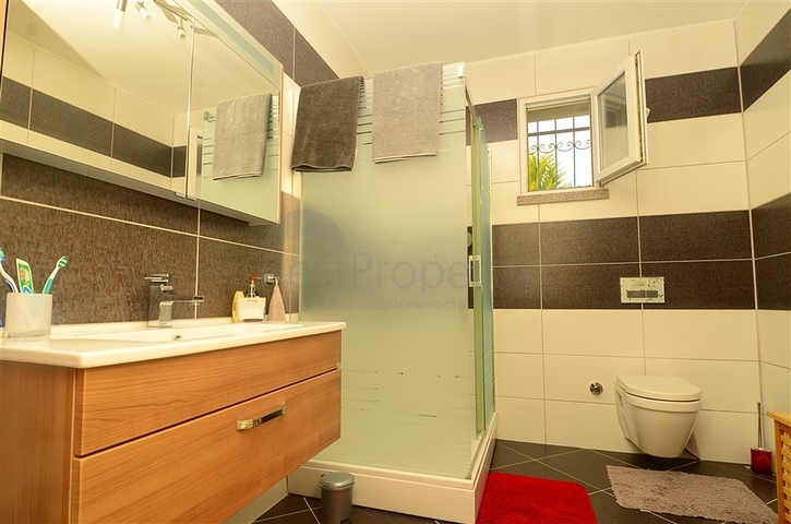 فيلا مع مسبح في محمودلار