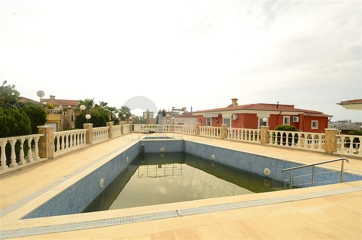 فيلا مع مسبح في محمودلار