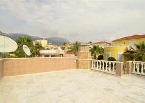 فيلا مع مسبح في محمودلار