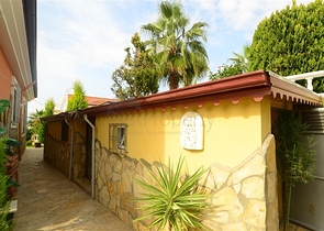 فيلا مع مسبح في محمودلار