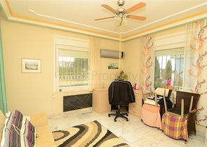 فيلا مع مسبح في محمودلار