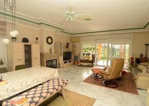 فيلا مع مسبح في محمودلار