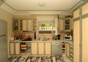 فيلا مع مسبح في محمودلار