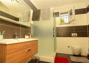 فيلا مع مسبح في محمودلار